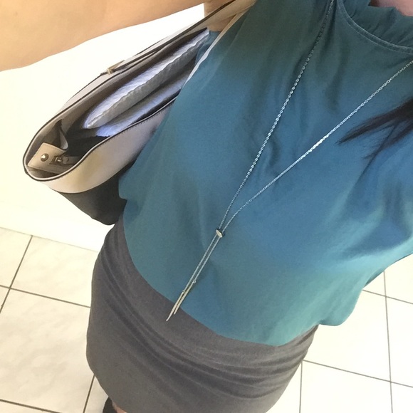 2/$25💋 Long Rhinestone Pendant Necklace - Picture 3 of 7